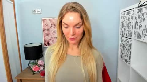 Snapshot of aullorasensual chatting on February 16, 9:26 am AulloraSensual online show from February 16, 9:26 am