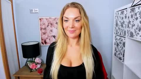 Snapshot of aullorasensual chatting on February 16, 6:21 pm AulloraSensual online show from February 16, 6:21 pm