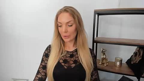 Snapshot of aullorasensual chatting on March 27, 8:26 am AulloraSensual online show from March 27, 8:26 am