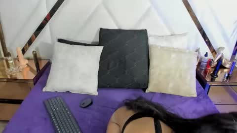 Monii Yi online show from September 21, 5:20 am