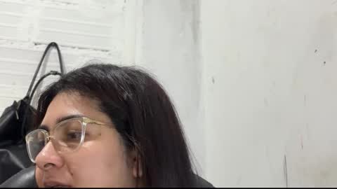 Snapshot of aurablack_ chatting on September 22, 6:43 pm Aura online show from September 22, 6:43 pm