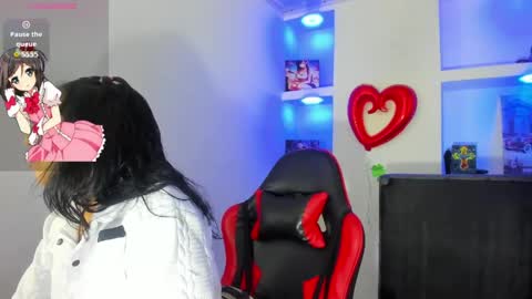 Snapshot of aurablueelove chatting on April 29, 3:32 am Aura Bluee Love online show from April 29, 3:32 am