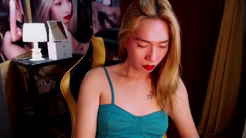 Miss awra online show from December 2, 9:02 am