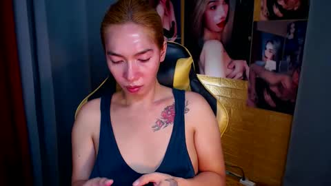 Snapshot of aurakharisma_xx chatting on October 4, 5:27 am Miss awra online show from October 4, 5:27 am