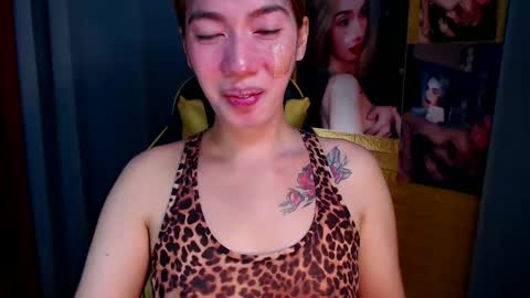 Snapshot of aurakharisma_xx chatting on October 26, 5:57 am Miss awra online show from October 26, 5:57 am