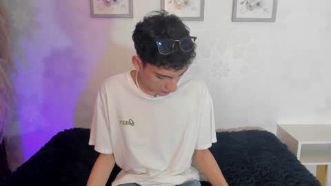 aura online show from February 1, 4:44 am