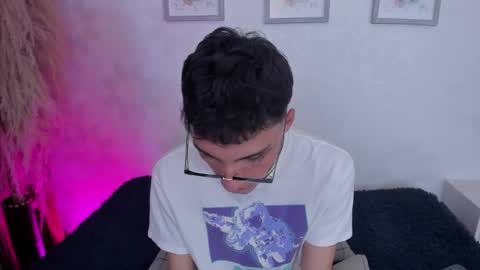 aura online show from February 13, 3:46 am