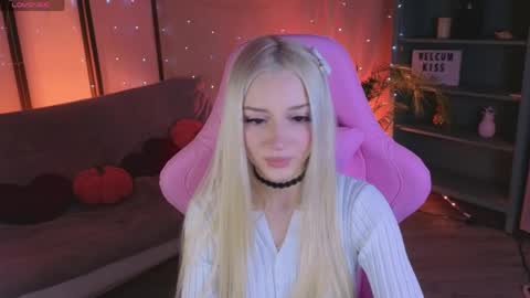 Aura online show from April 3, 9:02 pm