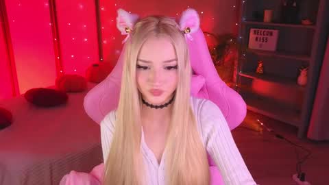 Aura online show from May 3, 8:48 pm