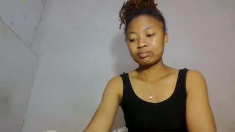 Snapshot of aurelie08 chatting on June 3, 8:17 am aurelie08 online show from June 3, 8:17 am