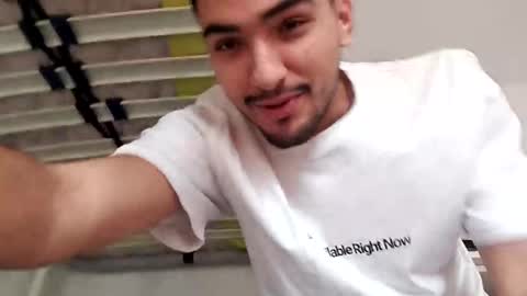 auron_merrow online show from April 3, 3:21 pm