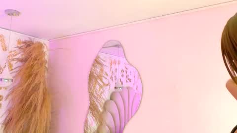 Snapshot of aurora_bloom_cr chatting on March 18, 11:46 am AURORA online show from March 18, 11:46 am