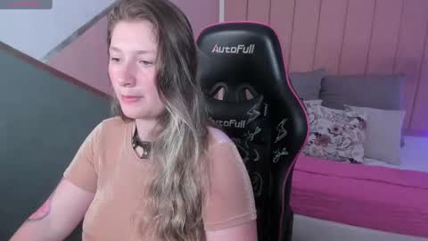Snapshot of aurora_cold chatting on January 22, 10:05 pm Aurora Cold online show from January 22, 10:05 pm