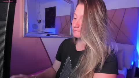 Snapshot of aurora_cold chatting on January 24, 1:24 am Aurora Cold online show from January 24, 1:24 am