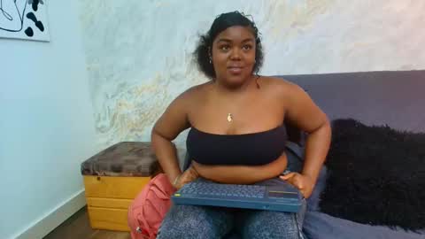 Snapshot of aurora_ebony chatting on October 2, 10:06 pm aurora_ebony online show from October 2, 10:06 pm