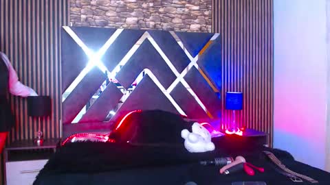 aurora_hs online show from September 19, 3:19 am