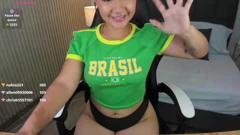 Snapshot of aurora_johnson_ chatting on January 12, 8:36 am A U R O R A online show from January 12, 8:36 am