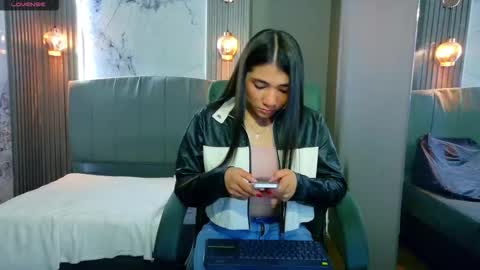 Snapshot of aurora_jones1 chatting on October 5, 3:27 am Aurora online show from October 5, 3:27 am