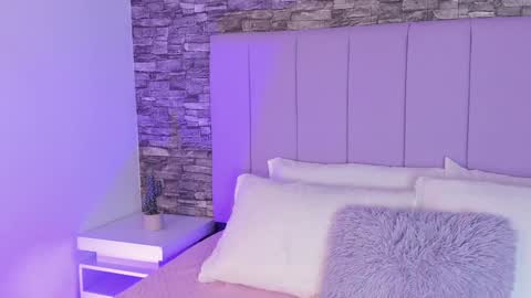 Snapshot of aurora_sweet2 chatting on December 6, 11:22 am Madison online show from December 6, 11:22 am