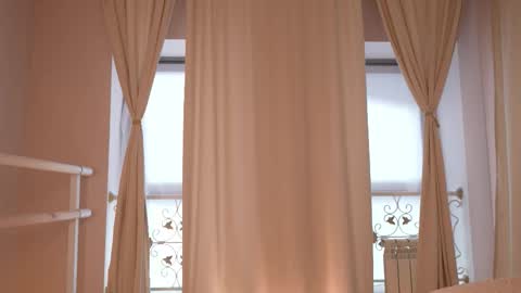 Aurora online show from October 25, 8:00 am