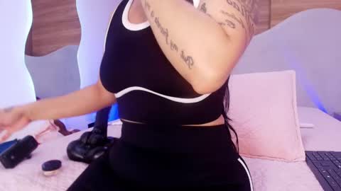 auroraa_miller online show from May 20, 3:02 am