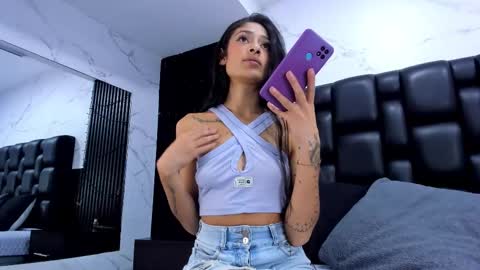 Snapshot of aurorabon chatting on November 28, 2:25 am Aurora online show from November 28, 2:25 am