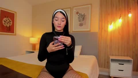 Snapshot of auroraevans__ chatting on February 25, 7:36 pm Aurora online show from February 25, 7:36 pm