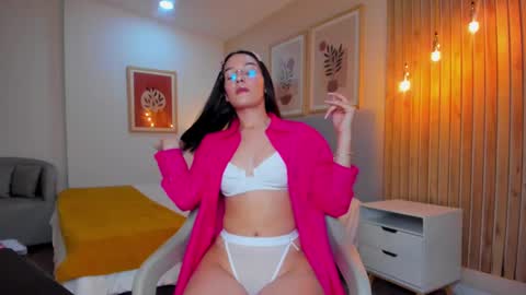 Snapshot of auroraevans__ chatting on March 6, 8:27 pm Aurora online show from March 6, 8:27 pm