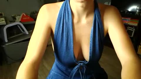 Snapshot of auroramayberose chatting on October 6, 2:31 am AuroraMaybeRose online show from October 6, 2:31 am