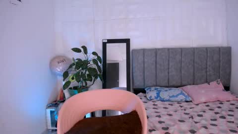 INSTAGRAM AURORA MCRY online show from November 5, 6:24 am