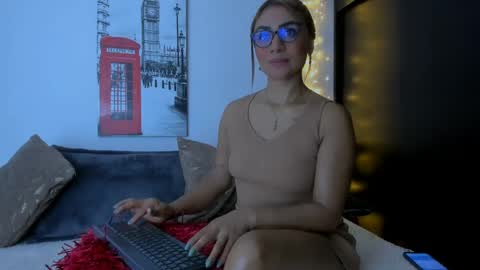 Snapshot of auroraponce chatting on February 22, 4:40 am Aurora Ponce online show from February 22, 4:40 am