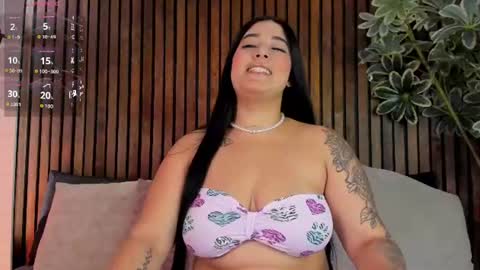 auroraqueenn online show from July 16, 8:37 pm
