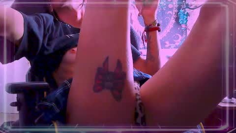 Snapshot of aurorarav3n chatting on September 22, 5:59 pm Aurora Rav3n online show from September 22, 5:59 pm