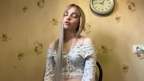 Snapshot of auroratennett chatting on April 1, 3:09 pm Katrina online show from April 1, 3:09 pm