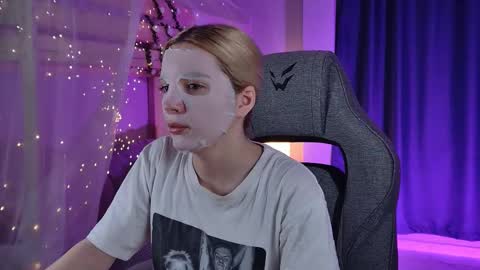 Snapshot of aurorawrenfield chatting on March 23, 2:15 am aurorawrenfield online show from March 23, 2:15 am