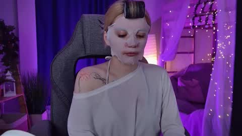 Snapshot of aurorawrenfield chatting on March 25, 2:17 am aurorawrenfield online show from March 25, 2:17 am