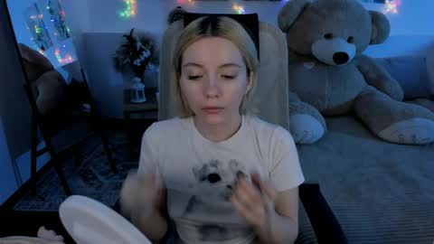 Snapshot of aurorawrenfield chatting on March 31, 1:29 am aurorawrenfield online show from March 31, 1:29 am