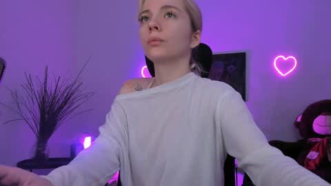 Snapshot of aurorawrenfield chatting on April 1, 1:39 am aurorawrenfield online show from April 1, 1:39 am