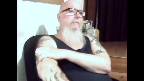 Snapshot of aussie44 chatting on May 13, 7:39 am aussie4inch online show from May 13, 7:39 am