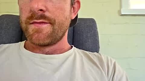 Snapshot of aussie_dadbod101 chatting on October 15, 12:00 am aussie_dadbod101 online show from October 15, 12:00 am