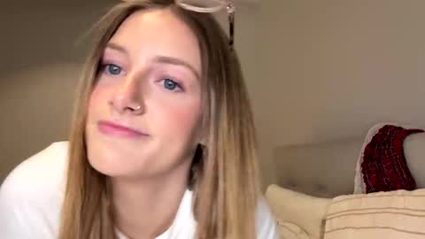 Snapshot of aussiemollymay003 chatting on April 4, 9:18 am Molly May online show from April 4, 9:18 am