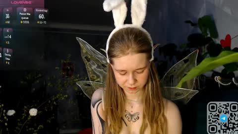 Aya online show from April 3, 7:45 pm