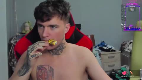 Snapshot of austen_milker chatting on December 10, 7:11 pm Austen online show from December 10, 7:11 pm