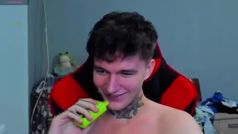 Snapshot of austen_milker chatting on December 12, 4:26 am Austen online show from December 12, 4:26 am