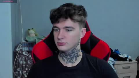 Snapshot of austen_milker chatting on December 13, 2:21 am Austen online show from December 13, 2:21 am