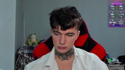 Snapshot of austen_milker chatting on December 18, 4:17 pm Austen online show from December 18, 4:17 pm