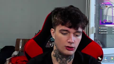 Snapshot of austen_milker chatting on December 27, 11:17 am Austen online show from December 27, 11:17 am