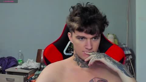 Snapshot of austen_milker chatting on January 2, 1:30 pm Austen online show from January 2, 1:30 pm