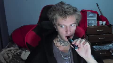 Snapshot of austen_milker chatting on October 31, 3:57 pm Austen online show from October 31, 3:57 pm