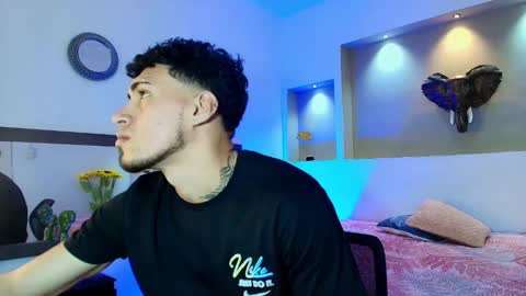 Snapshot of austin_collinss chatting on December 18, 3:04 am AUSTIN online show from December 18, 3:04 am